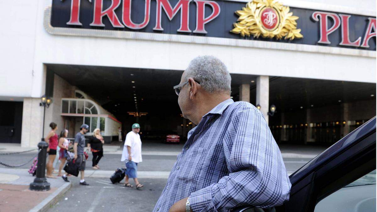 A cab driver waits outside the Trump Plaza on July 30, 2014 in Atlantic City, N.J. (Tom Gralish/Philadelphia Inquirer/TNS)