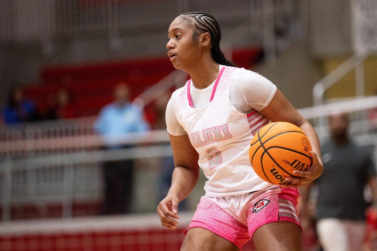 Biloxi’s Jayla Carriere (0) dribbles the ball Monday in the Lady Indians’ win over Laurel.