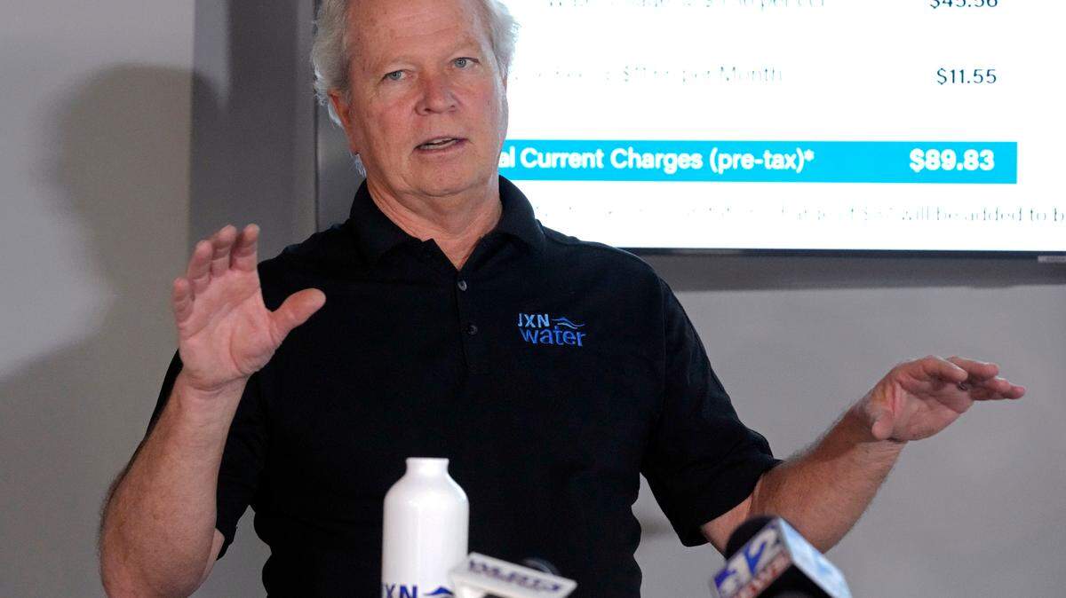Ted Henifin, interim third-party manager for JXN Water, the water system for the city of Jackson, Miss., explains his proposal for a slight rate increase Friday, Nov. 17, 2023, during a news conference in Jackson. Henifin believes the proposal, includes what might be a national first proposal to reduce water bills for low-income people. (AP Photo/Rogelio V. Solis)