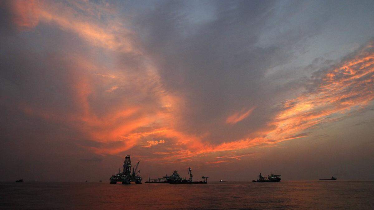 Vessels surround the site of a relief well being drilled to try to stop oil gushing from Deepwater Horizon rig south of Gulfport in 2010.