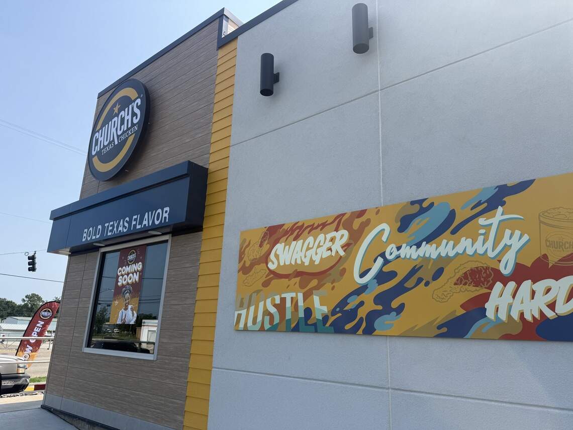 Texas-born fried chicken franchise reopens in Gulfport, drawing big ...