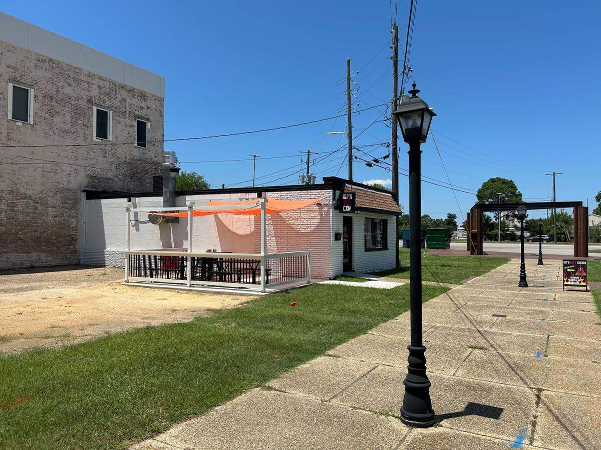 Rip ‘N Hot Nashville Chicken sits quietly behind Howard Avenue on Rue Magnolia in Biloxi.