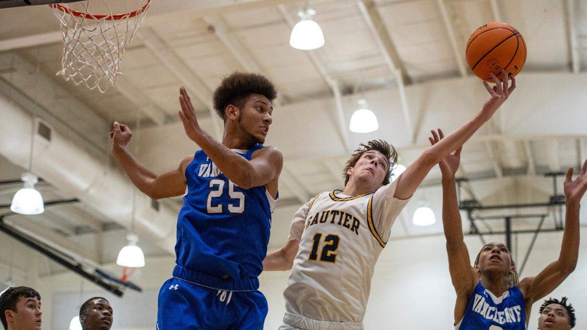 Vancleave forward Oscar Hampton, left, watches as Gautier’s Quincy Roberts gets the rebound during a game against Gautier at Gautier High School in Gautier on Friday, Jan. 21, 2022.