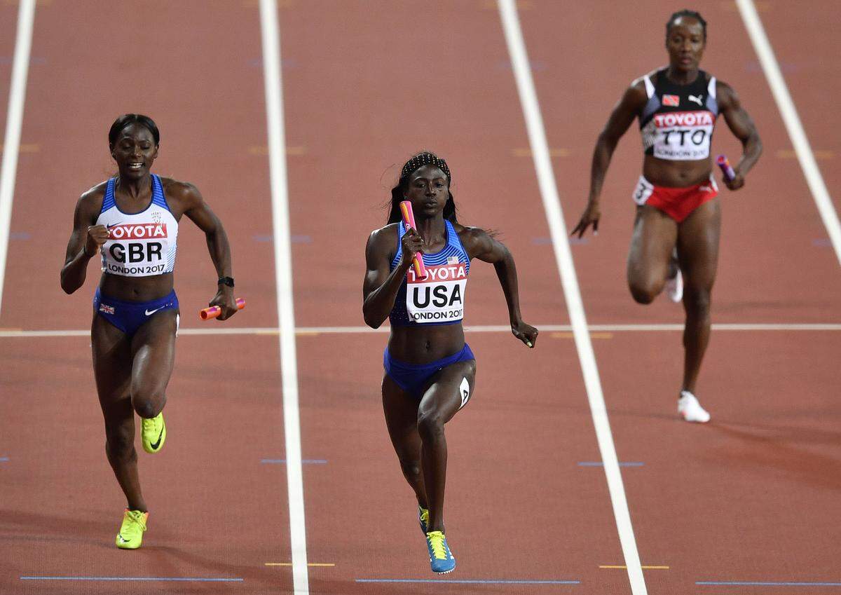 United States’ Tori Bowie, centre, leads her team to a Women’s 4x100 meters relay gold medal at the World Athletics Championships in London Saturday, Aug. 12, 2017.