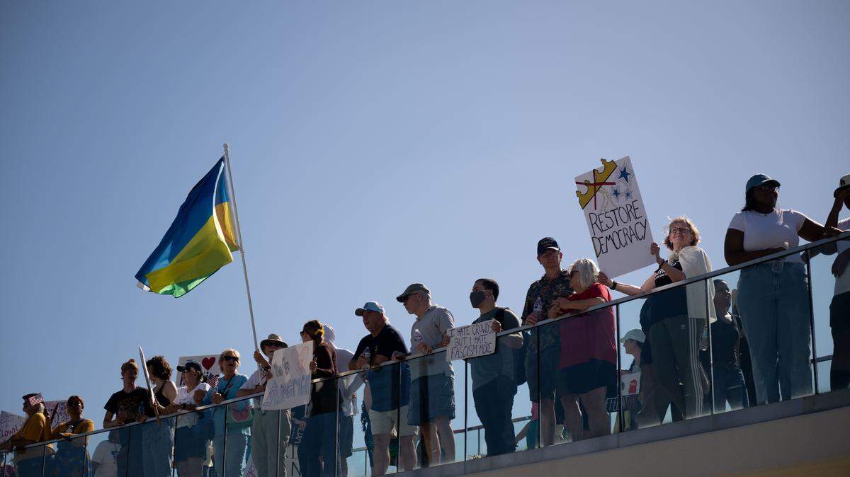 Protester gather on a bridge to Jones Park during a No Kings protest in Gulfport on Saturday, October. 18, 2025.