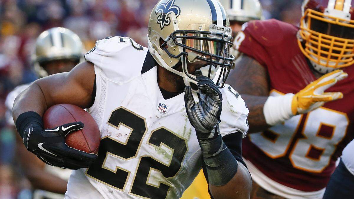 New Orleans Saints running back Mark Ingram (22) carries the ball past Washington Redskins defensive tackle Terrance Knighton (98) during the second half of an NFL football game in Landover, Md., Sunday, Nov. 15, 2015. (AP Photo/Alex Brandon)