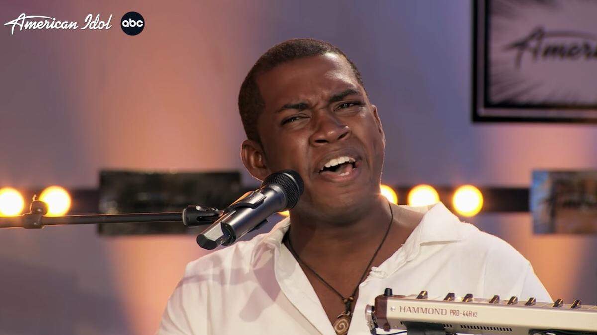 New Orleans musician Kevin Gullage, 22, has advanced to the Hollywood round on “American Idol” after stunning the judges with his rendition of an Otis Redding song.