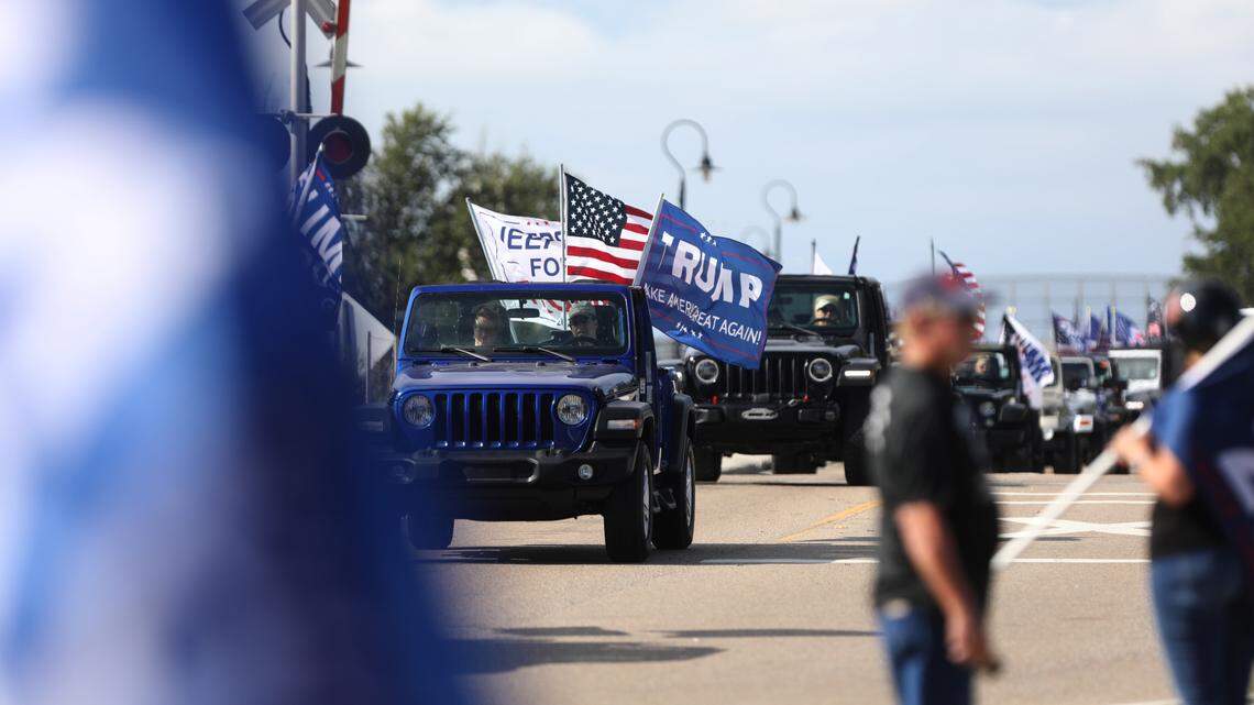 Hundreds of Jeeps parade across MS Coast to support President Trump, photos show