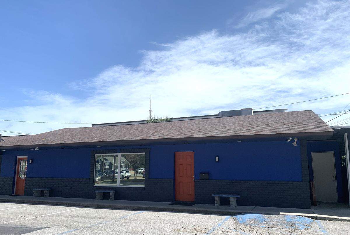 The former Kenny Ward’s restaurant is becoming the new home of Chicago 6ix, which has grown from its spot at Crave food hall to this stand-alone restaurant. The building also has a real estate office and one extra space.