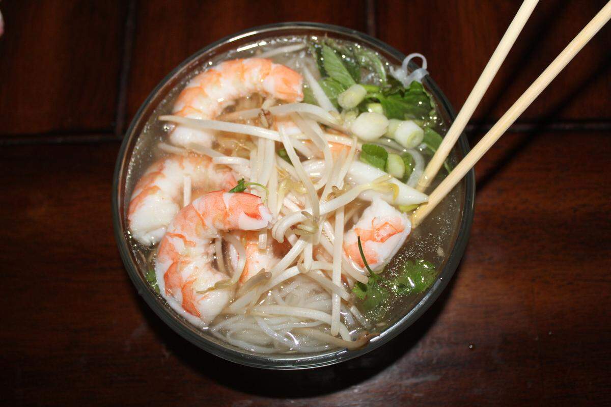 In addition to pho, Vung Tau patrons can order dishes such as fresh spring rolls, pad thai and yellow curry.