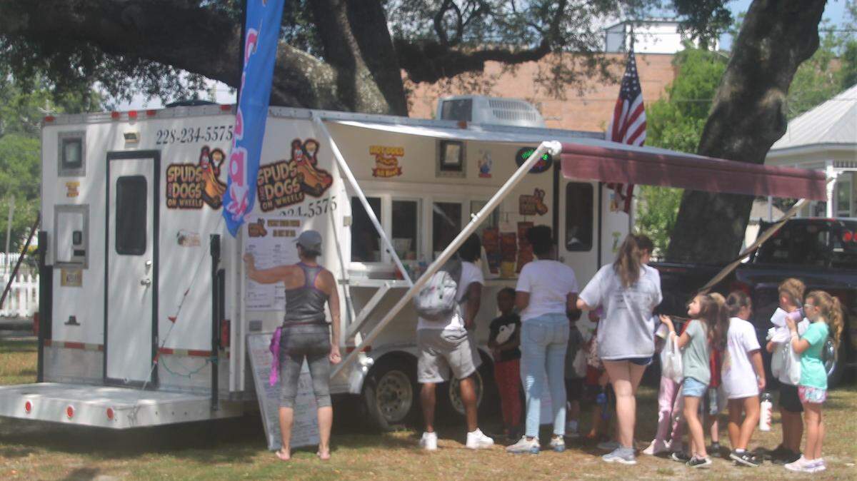 An outside view of the Spuds and Dogs on Wheels food truck.
