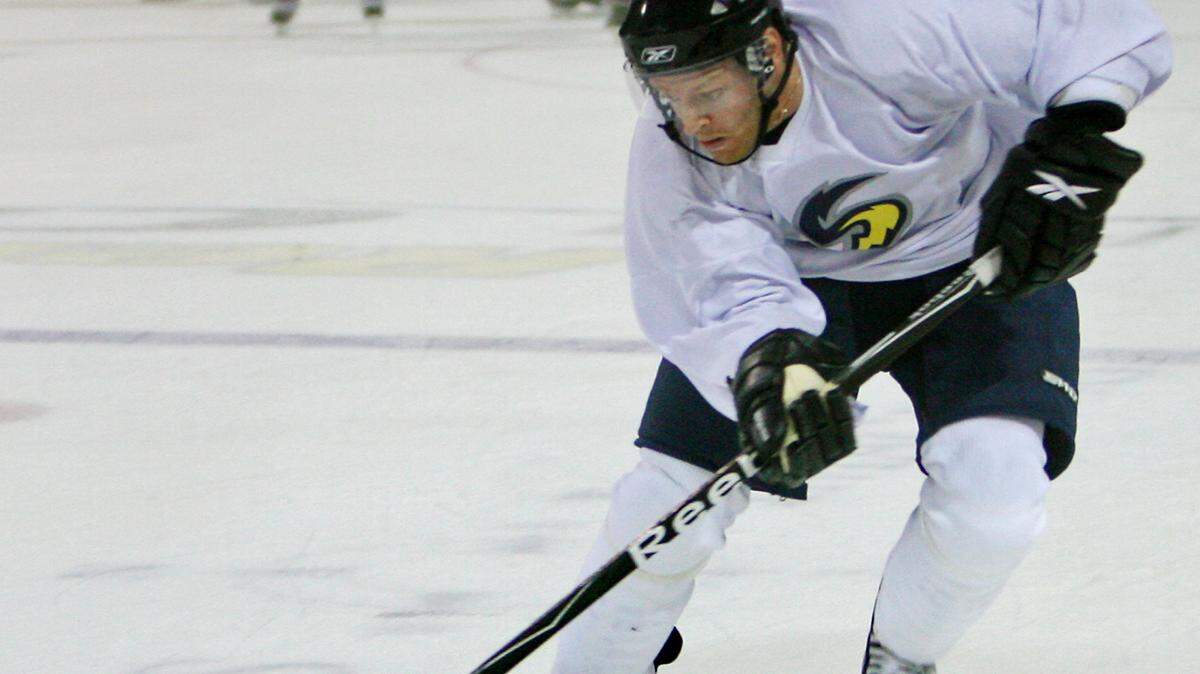AMANDA McCOY/SUN HERALD 
 
 Forward Greg McCauley races down the ice while running drills during training camp for the Mississippi Surge on Wednesday, October 14 2009.