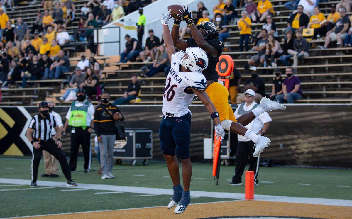 Southern Miss senior Tim Jones grabs a 13-yard touchdown pass in the second half against UTSA Saturday, Nov. 21, 2020.