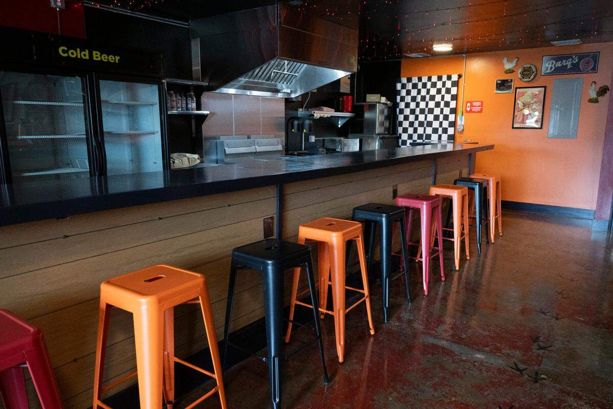 The counter provides more seating at Rip ’N Hot Chicken in Biloxi.