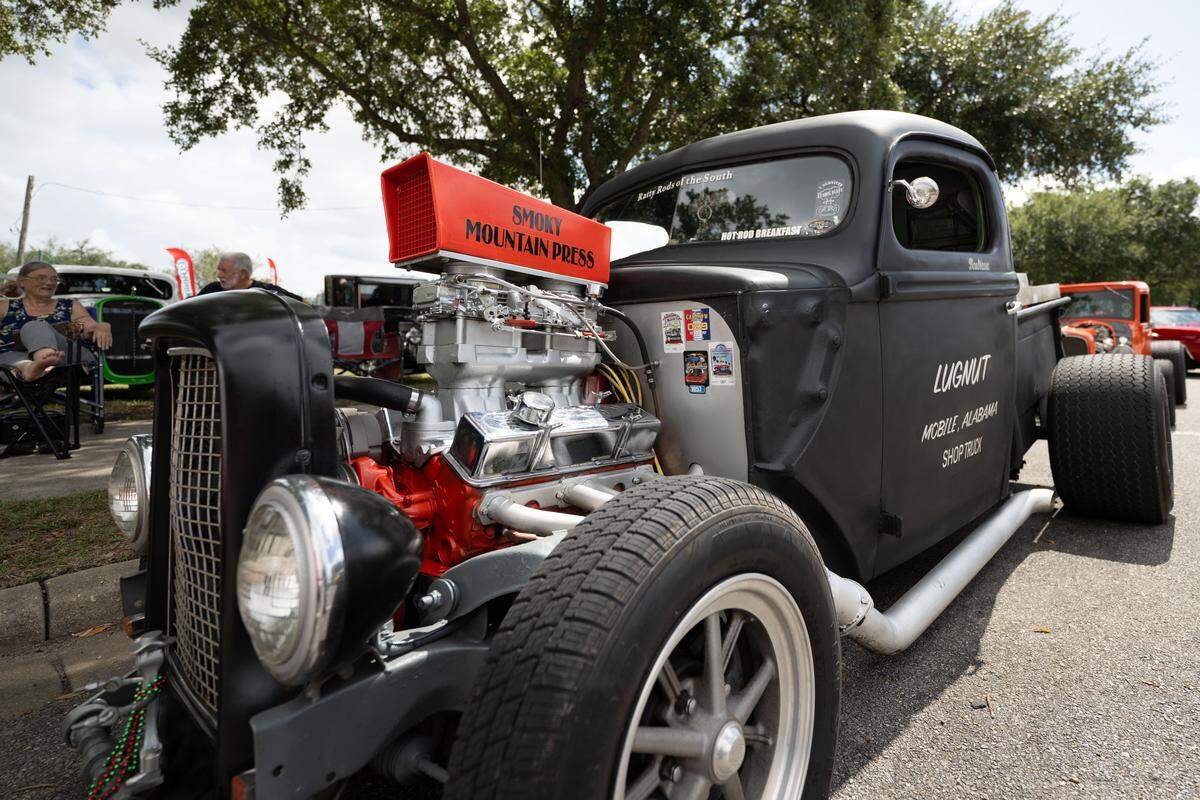 Cars are parked along Main Street during Cruisin’ The River City in Moss Point on Tuesday, Oct. 7, 2025.