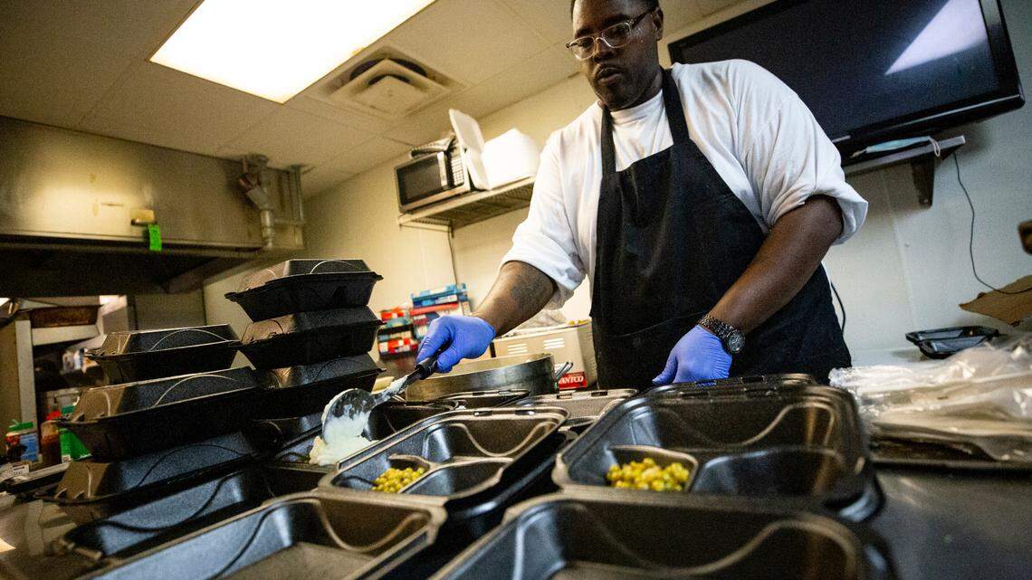 Views from readers: help for restaurants + misleading headlines