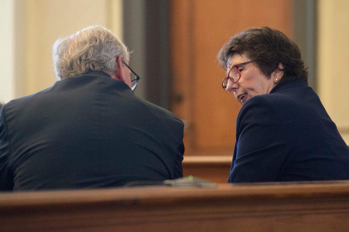 Melanie Smith, a lawyer for the Department of Human Services, talks to Branissa Stroud’s lawyer, Michael Holleman, during a court hearing for Taylor’s case against DHS at Hancock County Chancery Court in Bay St. Louis on Monday, Sept. 12, 2022.