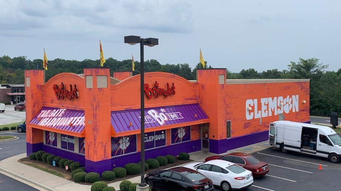 A Bojangles restaurant in Pendleton, South Carolina, has been notified of an ordinance violation after the restaurant was wrapped in Clemson University colors.