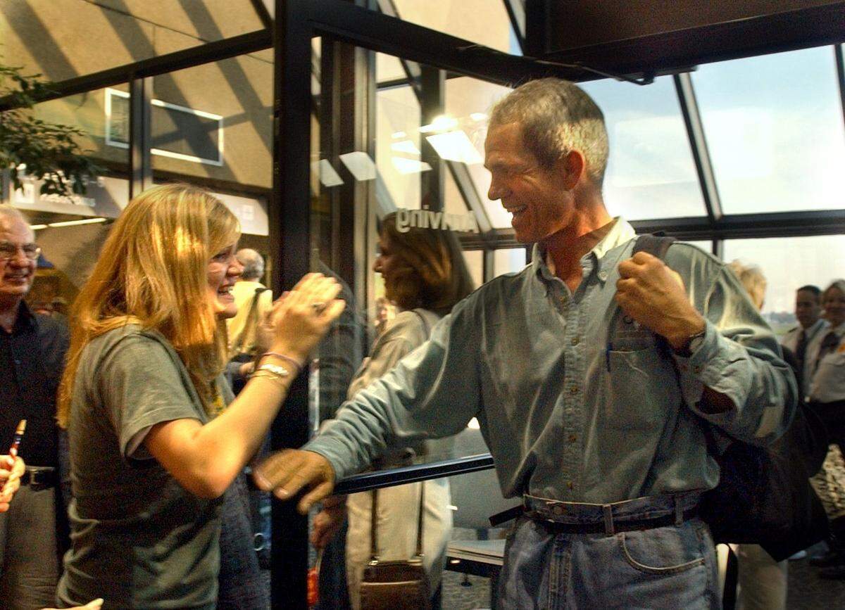 Sun Herald reporter Patrick Peterson is greeted by his daughter, Alix, Monday upon his return from covering the war in Iraq.