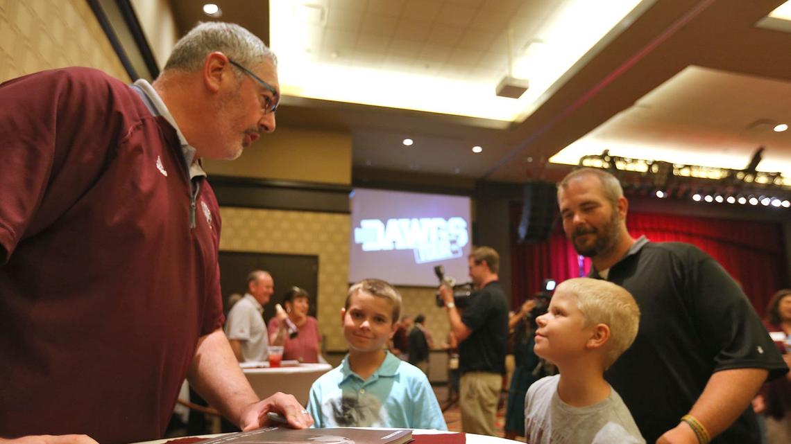 Who’s the favorite to win the SEC? It’s not Alabama.