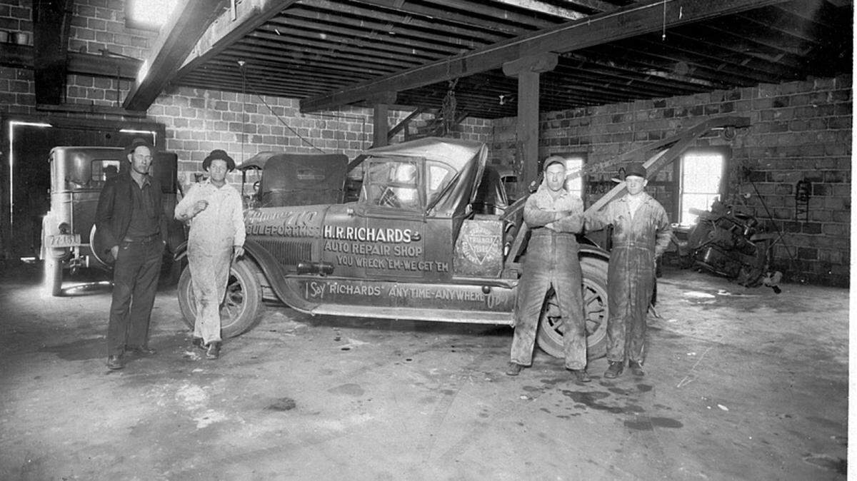 COURTESY AUSTIN LINDSEYThe H.R. Richards Auto Repair Shop opened on 25th Avenue about 1920.