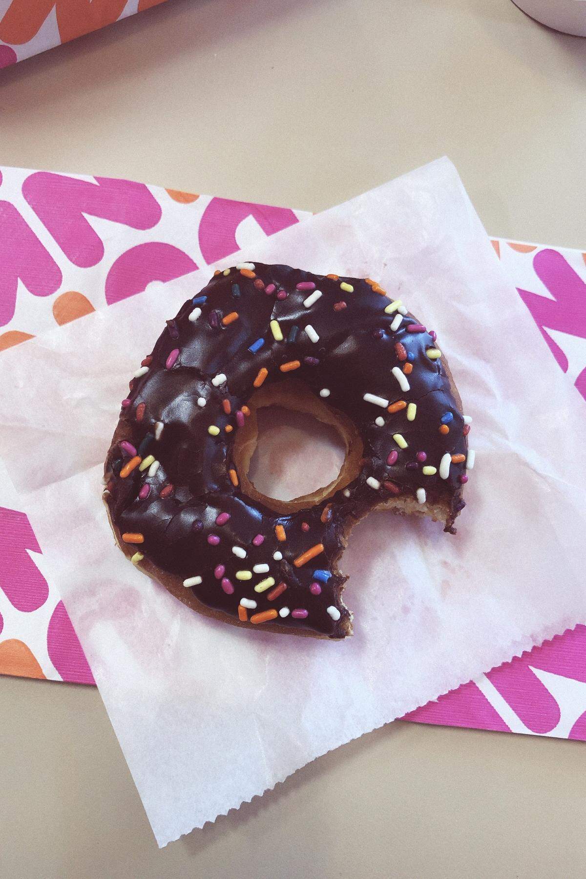 A new Dunkin’ will be coming to Nicholasville Road in front of Kroger in Regency Center.