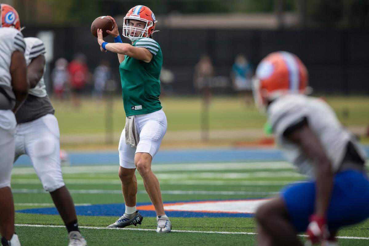 Gulfport Admirals quarterback Nico Williams throws a pass to a teammate during practice at Gulfport High School in Gulfport on Tuesday, Aug. 29, 2023.