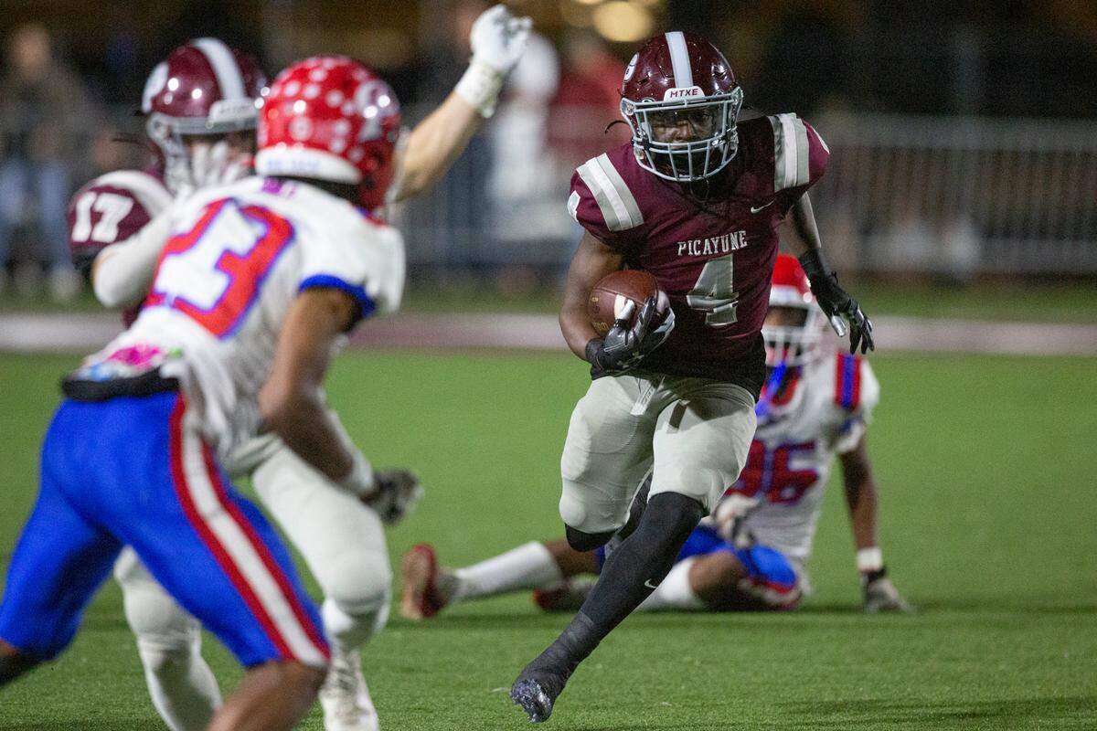 Picayune’s Darrell Smith runs the ball during a playoff game at Lee-Triplett Stadium in Picayune on Friday, Nov. 17, 2023.