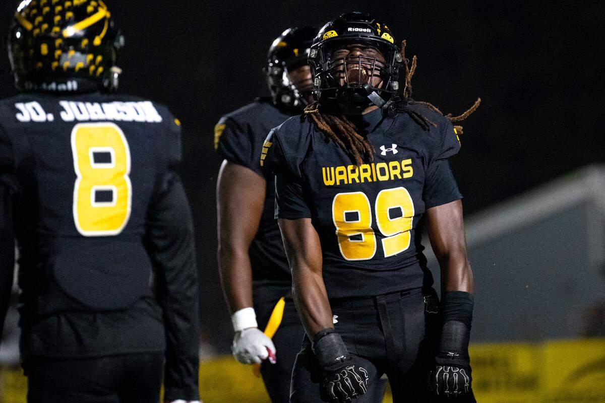 D’Iberville defensive end KJ Washington (89) celebrates a sack during a football game at Buddy Singleton Field on Friday, Oct. 10, 2025.