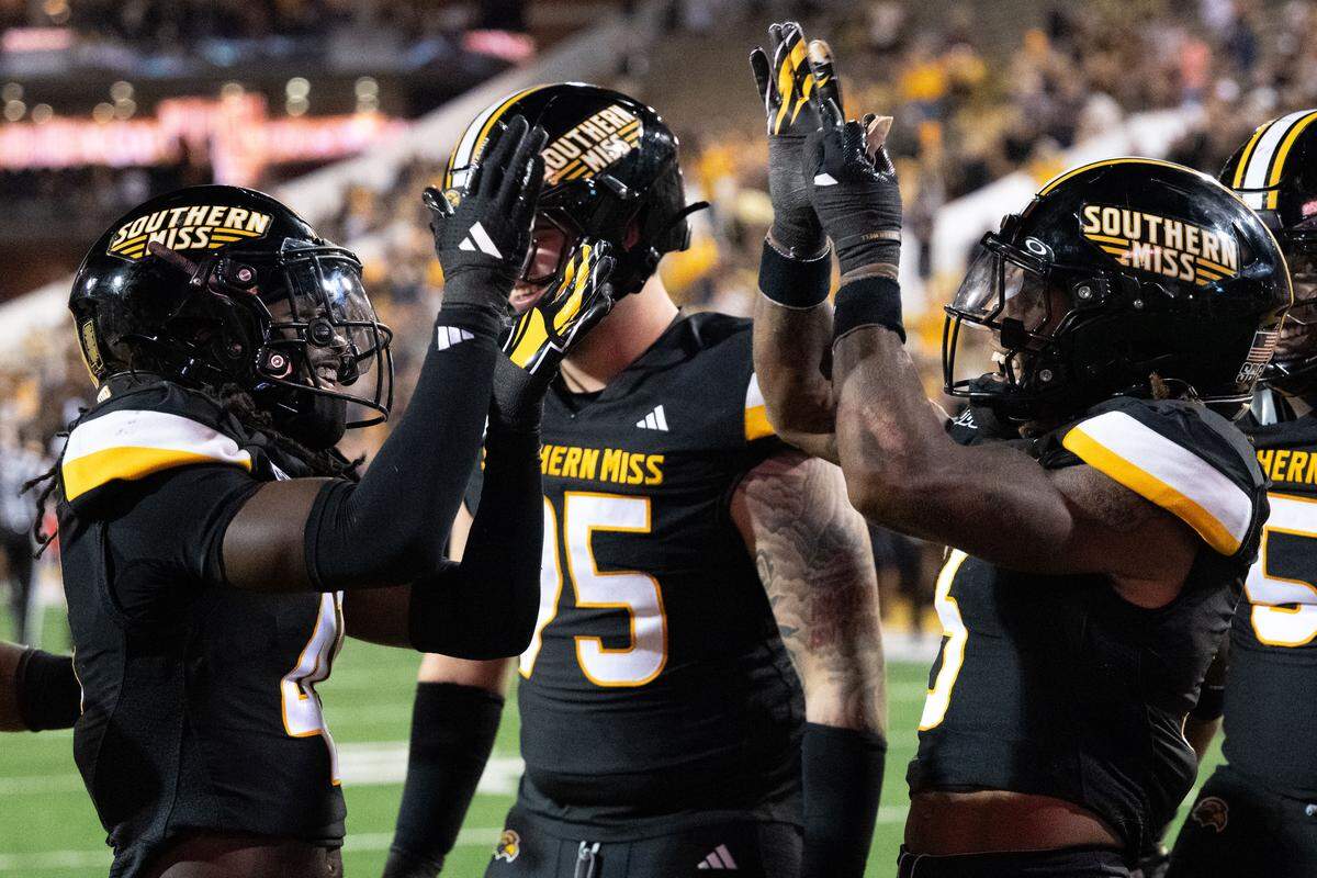 Southern Miss safety Ian Foster (3) celebrates his defensive score Saturday.