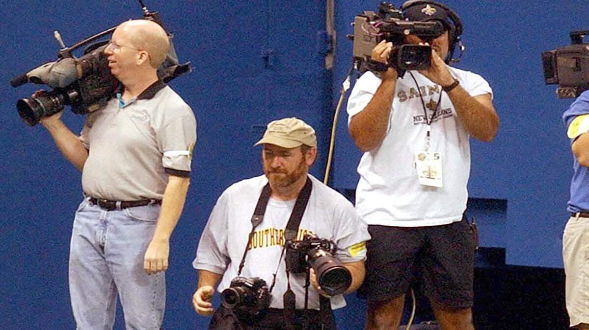 DAVID PURDY/SUN HERALD/FILE PHOTO 
 
 WLOX photographer Rodney Billingsley, left, and Sun Herald photographer Tim Isbell man the sidelines at a New Orleans Saints game at the Superdome. Billingsley worked at WLOX for more than 30 years. He died Monday, May 30, 2016, from lung cancer.