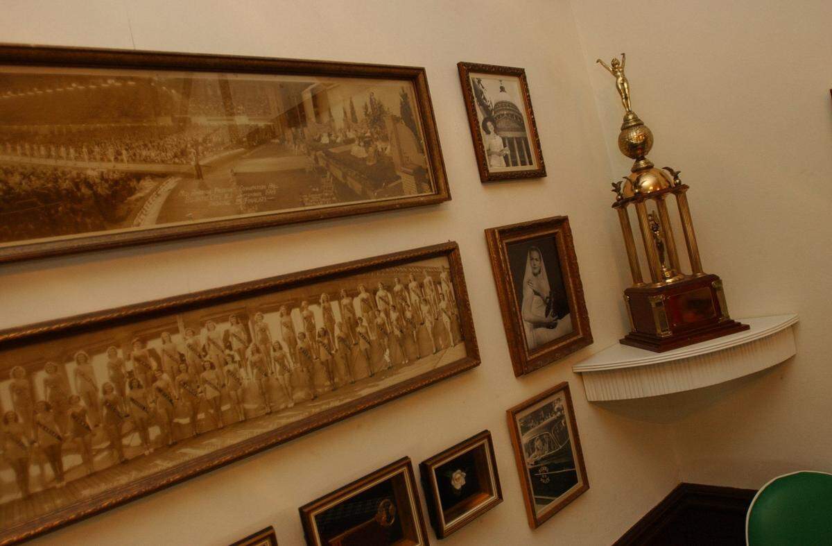 A back wall of Marguerite’s Italian Village in Pascagoula was dedicated to owner Liz O’Cain’s mother Katherine Wright Hunt of Ocean Springs, who was Miss University at Ole Miss, Miss Mississippi, and first-runner-up at the Miss America pageant in 1949. Hunt was also Mississippi’s first Miss Hospitality.