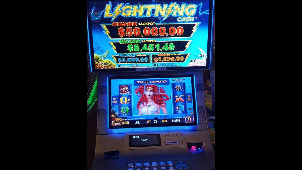 The Lightning Cash slot machine paid out big over the Memorial Day Weekend.
