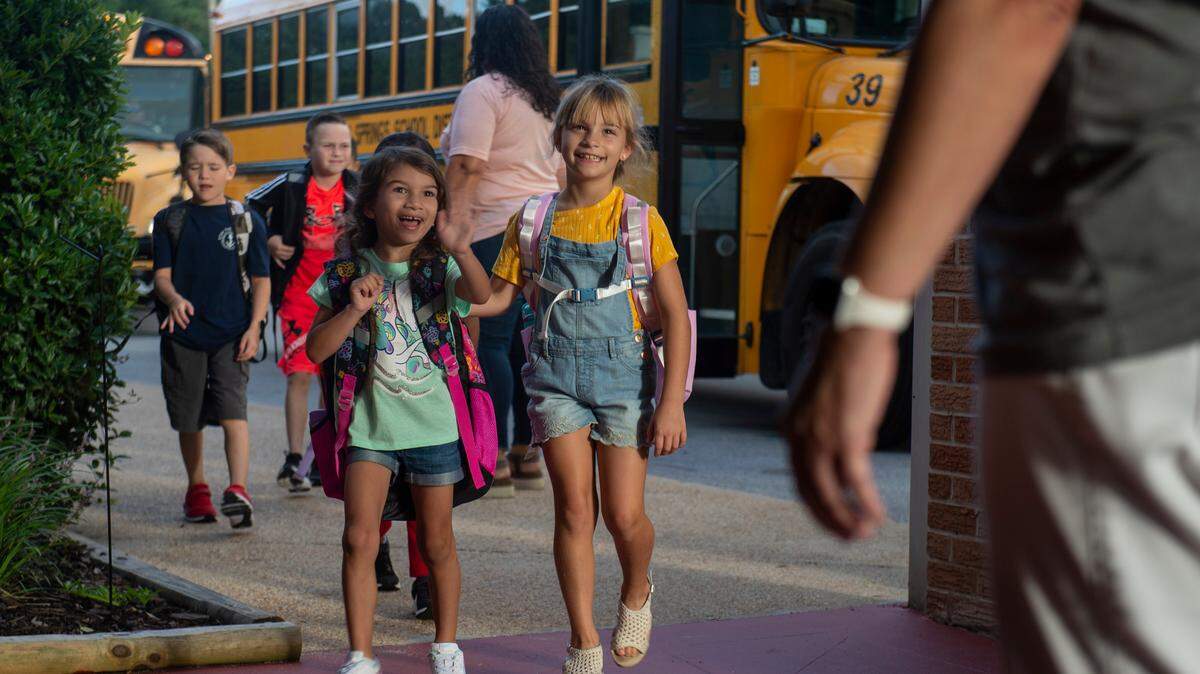 Elementary school kids greet their teachers and staff as they return to Magnolia Park Elementary in Ocean Springs for the first day of school on Friday, Aug. 5, 2022.