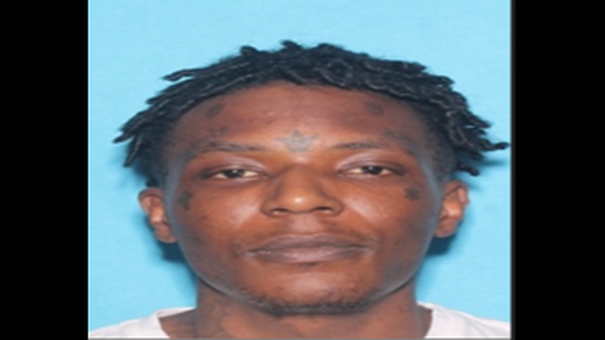 Kendall Jamal McCall, 32, of Jackson. He is a suspect in Gulfport murder on June 14, 2025.