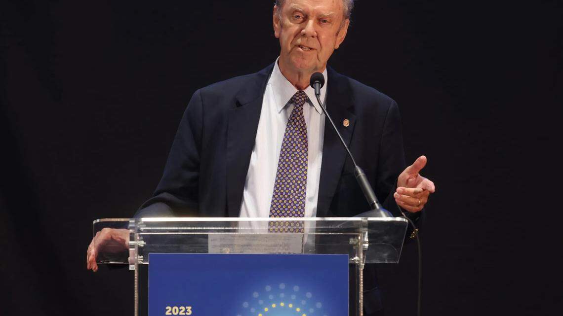 Commissioner won’t create Mississippi health insurance exchange unless governor approves