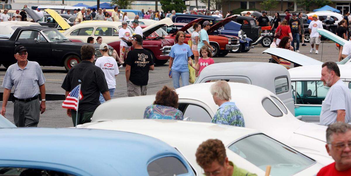 Classic cars and car enthusiasts filled Hardy Court Plaza in Gulfport Sunday for the first Cruise In of the 2009 Cruisin’ the Coast.