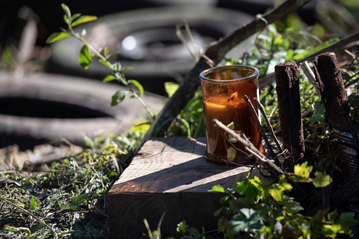 A candle lit in honor of Corri Howard sits outside the marsh near where Howard’s body was found on Monday, Jan. 17, 2022.