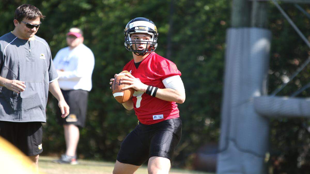 PATRICK LOWERY/SOUTHERN MISS ATHLETICS 
 Quarterback Nick Mullens drops back to pass during Friday's second spring practice under new Southern Miss coach Jay Hopson.