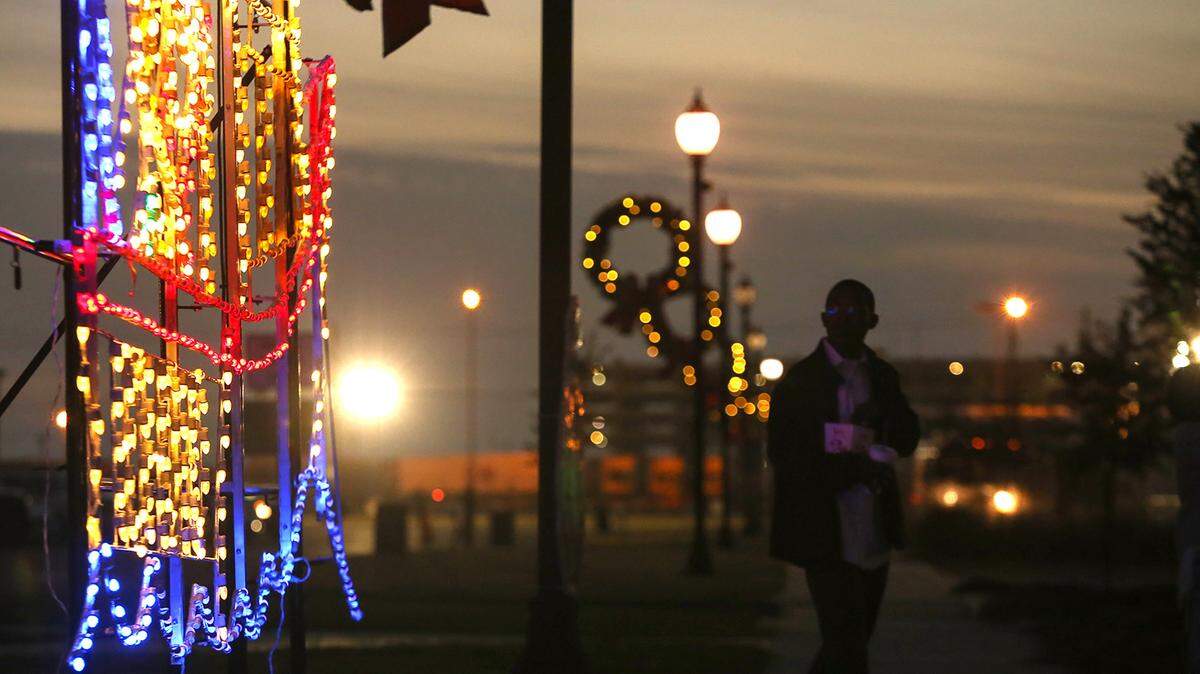 AMANDA McCOY/SUN HERALD 
 One of the many light displays at Jones Park shines as the sun sets, kicking off the first night of the inaugural Gulfport Harbor Lights Winter Festival on Friday, November 27, 2015. It is South Mississippi's biggest holiday light show and sponsor Island View Casino Resort agreed to spend $2.5 million on the show over five years. The show will run nightly through Jan. 3.