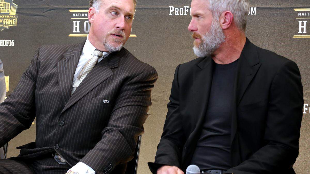 JACK DEMPSEY/ASSOCIATED PRESS 
 Former NFL players Kevin Greene, left, and Brett Favre, who will be inducted into the Pro Football Hall of Fame class of 2016, speak in the Hall of Fame press room at the the 5th annual NFL Honors at the Bill Graham Civic Auditorium on Feb. 6 San Francisco.