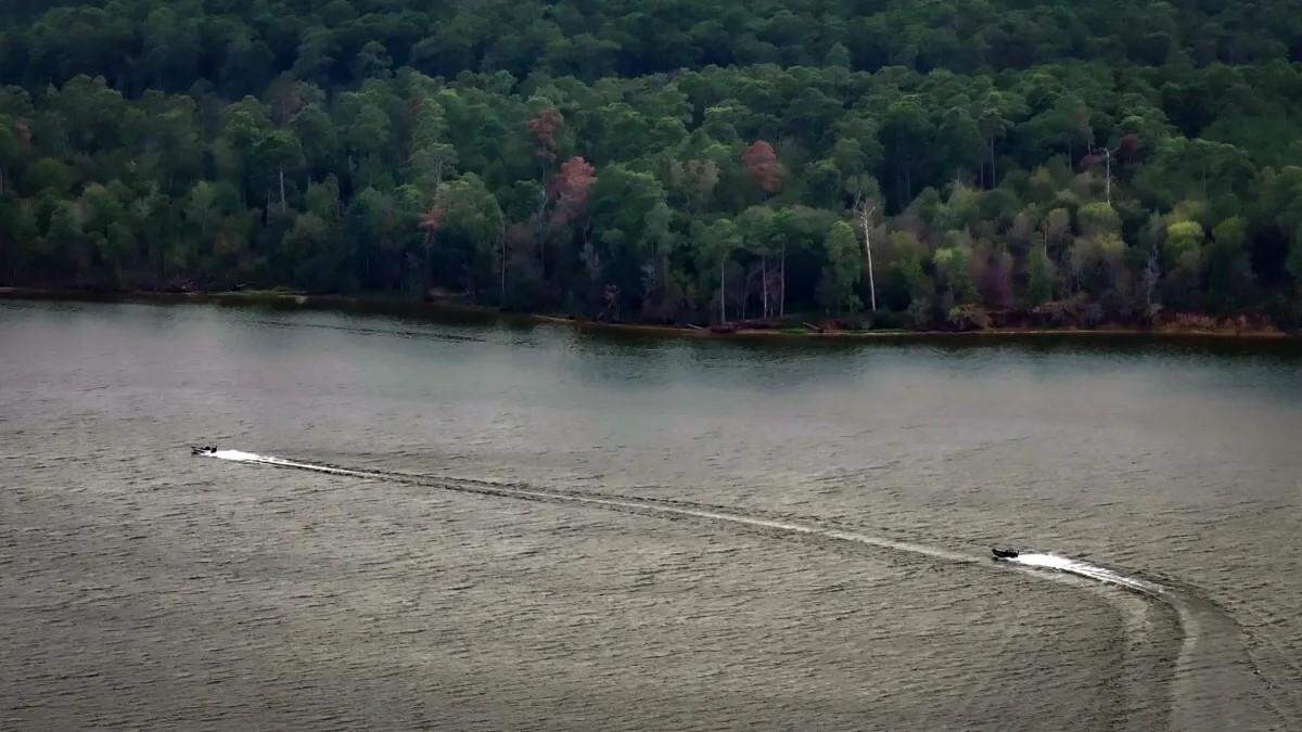 Boaters head out onto Lake Conroe on Sam Houston National Forest, Texas.
