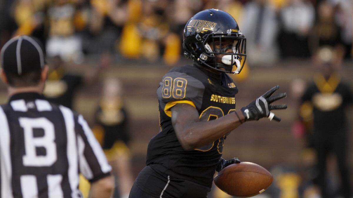 TIM ISBELL/SUN HERALD 
 Southern Miss receiver scores the first Golden Eagle touchdown against UTSA, Saturday, Oct. 17, 2015.