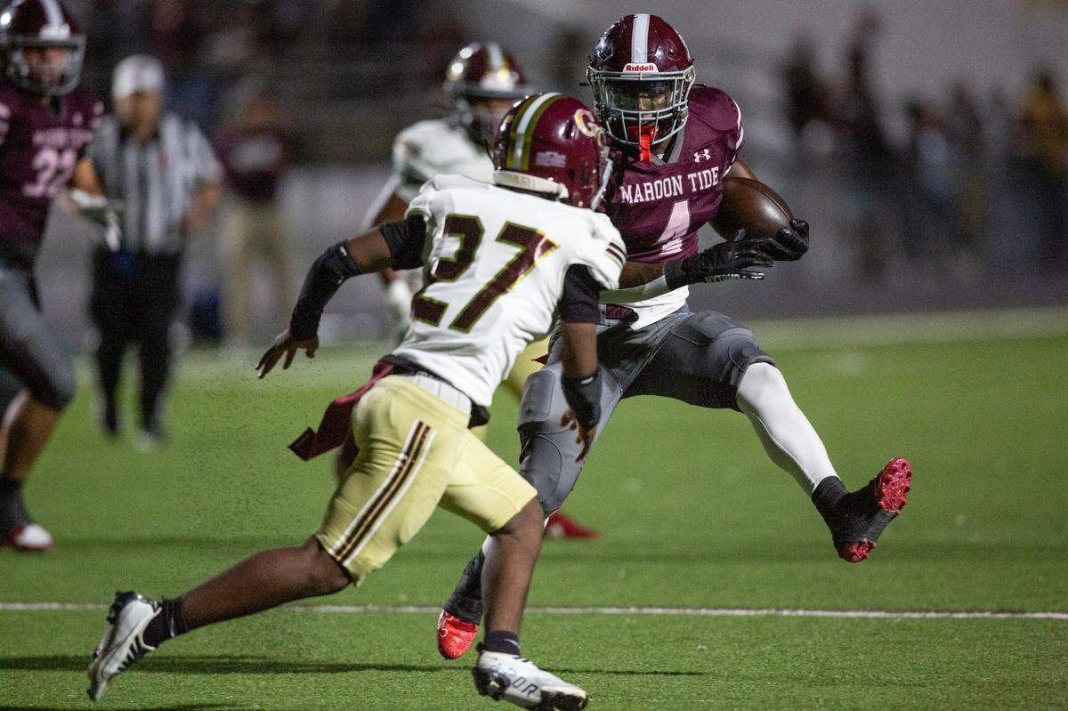 Picayune’s Darrell Smith runs the ball during a game between George County and Picayune at Lee-Triplett Stadium in Picayune on Friday, Nov. 1, 2024.