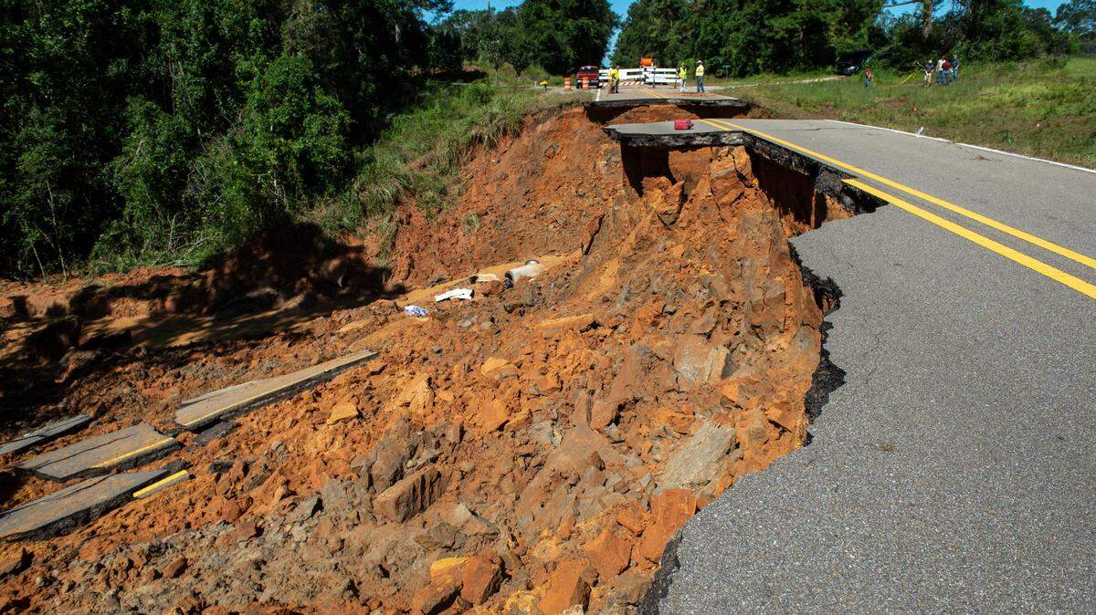 A 911 call. A desperate plea. A human chain. Community wants answers in MS highway collapse.