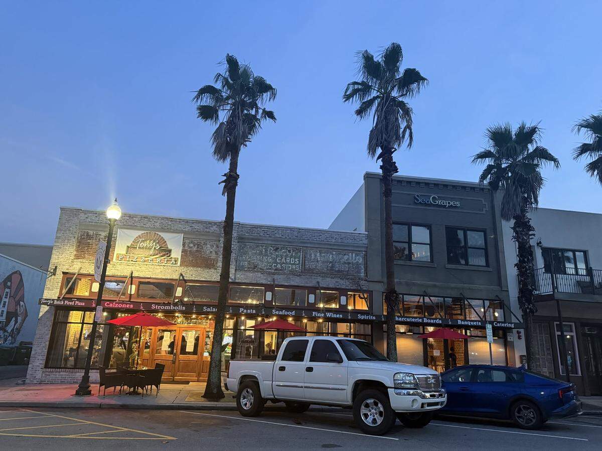 Tony’s Brick Oven Pizzeria is open again in downtown Gulfport under new owners, who’ve brought back favorites like spaghetti and meatballs, Alfredo, salads and pizza.
