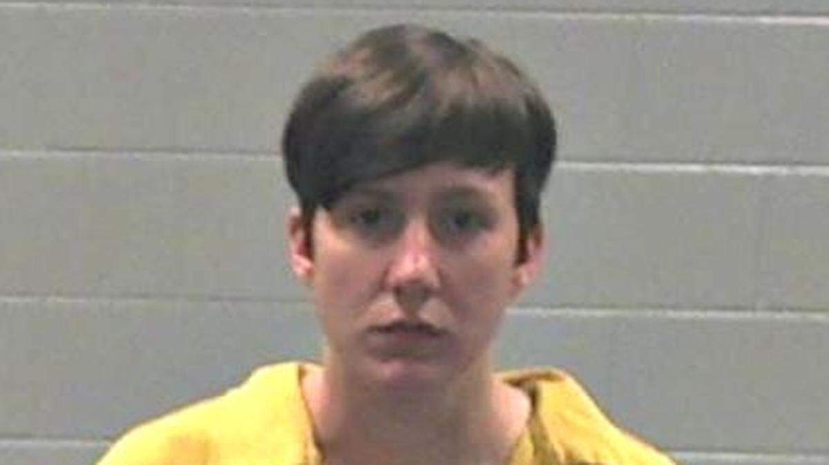 Elizabeth Marie Barhonovich, 28, was arrested by the Jackson County Sheriff’s Department on Wednesday, June 27, 2018, on a probation warrant with a pending murder charge.