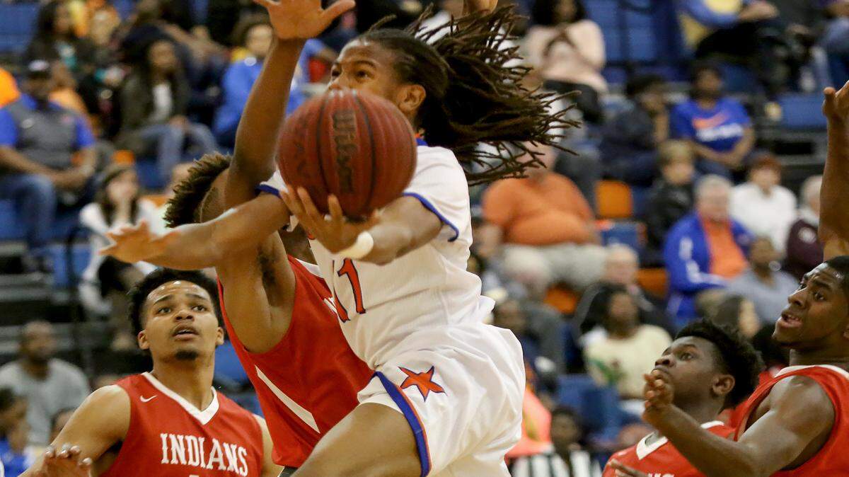 AMANDA McCOY/SUN HERALDGulfport's Tyrell McArthur jumps past the Biloxi defense while driving to the basket on Friday, Feb. 12, 2016, at Gulfport High.