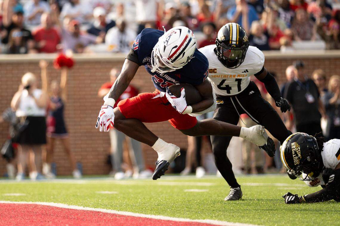 South Alabama running back Keenan Phillips (21) jumps into the end zone for a touchdown Saturday.
