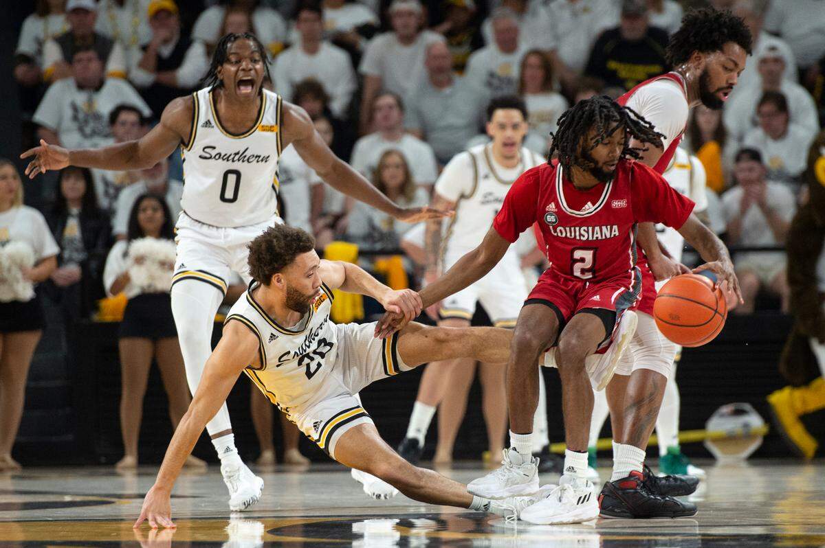 Southern Miss’s Jeffrey Armstrong loses control of the ball during a game against Louisiana-Lafayette at Reed Green Coliseum on Thursday, Feb. 9, 2023.